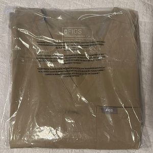 FIGS Catarina scrub top in LATTE size M